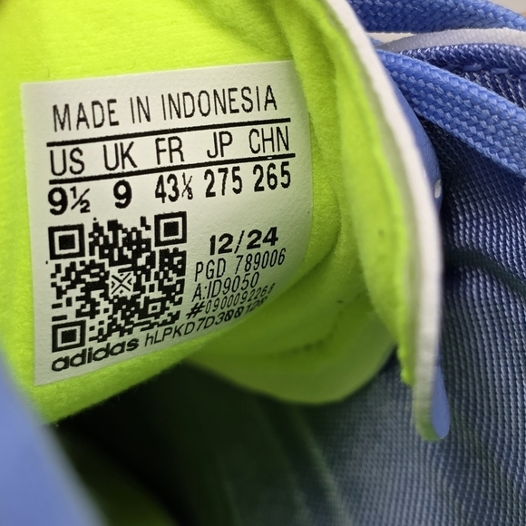 Athletic_Shoes